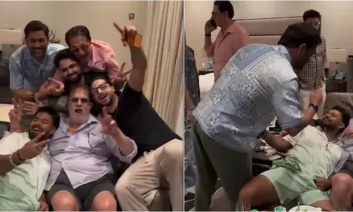ऋषभ पंत के साथ पार्टी करते दिखे धोनी, माही बोले- हुक्का पीकर आता हूं, Video Viral