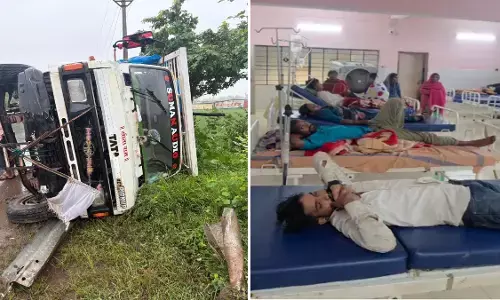 CG  Accident : श्रद्धालुओं से भरी माजदा पलटी, महिला-बच्चों समेत 27 घायल