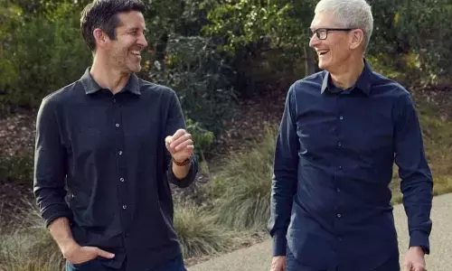 Apple में बड़ा बदलाव: टिम कुक बने एग्जीक्यूटिव चेयरमैन, जॉन टर्नस को मिली बड़ी जिम्मेदारी, जानिए कितने मिलियन डॉलर का मिलेगा पैकेज