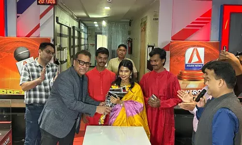 रायपुर पहुंचीं मैथिली ठाकुर, एशियन न्यूज के स्टूडियो में संपादकीय टीम से की मुलाकात, चेयरमैन सुबोध सिंघानिया ने किया आत्मीय स्वागत