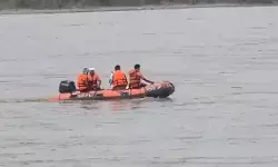 Jharkhand News : तड़गू नदी में नहाने गए तीन दोस्त पानी में डूबे, दो की मौत, तीसरे की तलाश जारी
