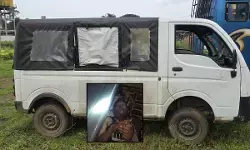 CG Crime : टाटा मैजिक में मिली युवक की लाश, पुलिस को देखते ही वाहन छोड़कर फरार हुए संदिग्ध