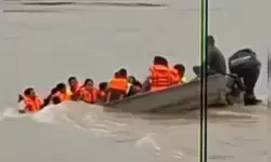 MP News : नर्मदा में पेट्रोलिंग कर रही होमगार्ड की मोटरबोट पलटी, 15 जवान थे सवार, सभी सुरक्षित