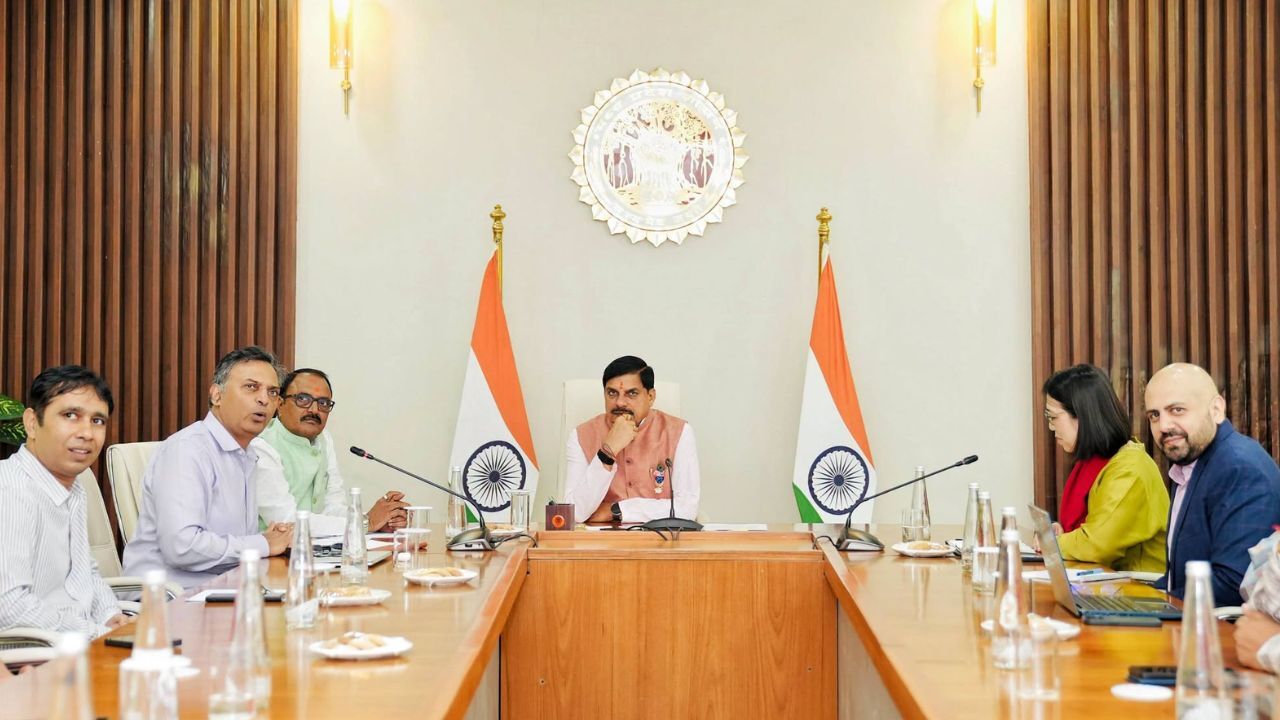 MP News : ग्रीन एनर्जी हब बनेगा मध्यप्रदेश, CM मोहन यादव ने 3 बड़े प्रोजेक्ट्स के लिए किया एमओयू
