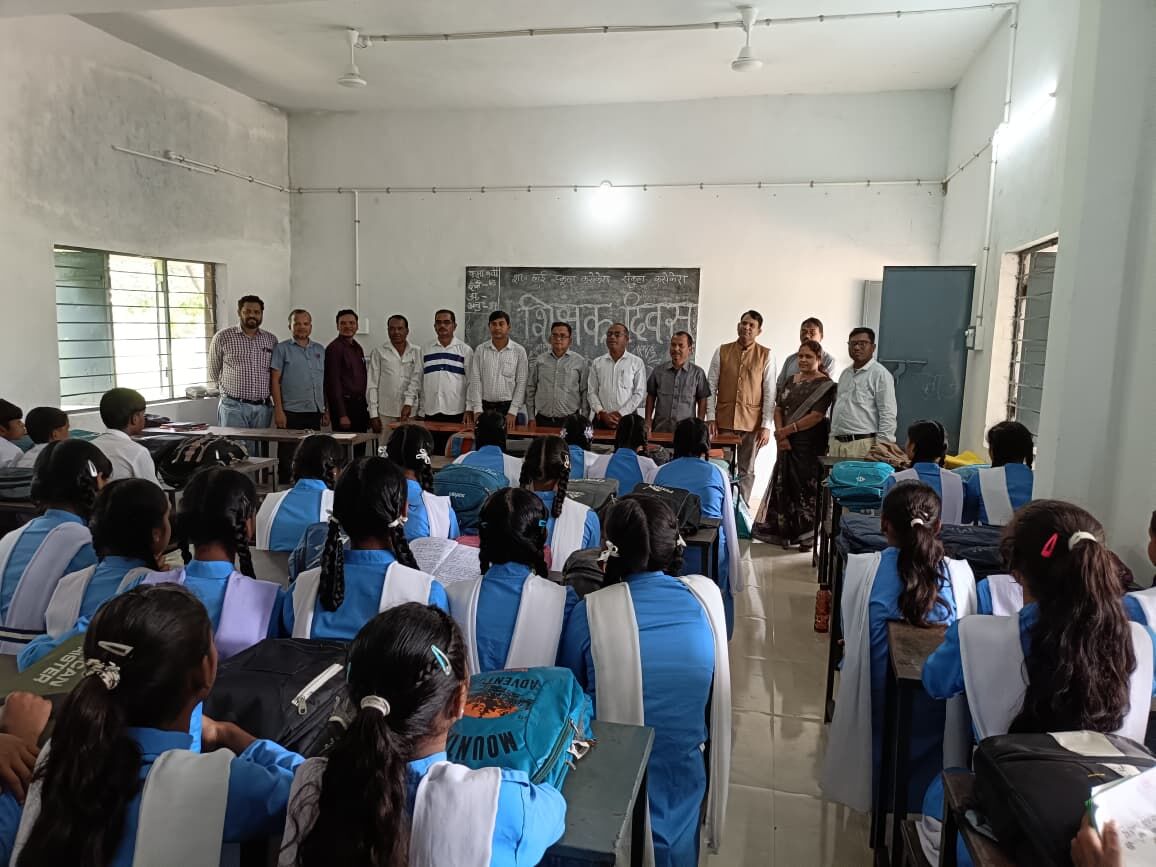 शासकीय हाई स्कूल कसेकेरा में मनाया गया शिक्षक दिवस, शिक्षकों ने बताए संस्कार और अनुशासन के महत्व