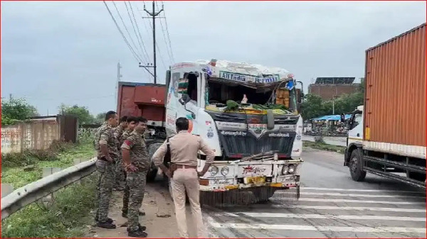 MP Accident : जन्माष्टमी की रात दर्दनाक हादसा, मंदिर से लौट रहीं 3 महिलाओं को ट्रक ने कुचला, मौके पर मौत
