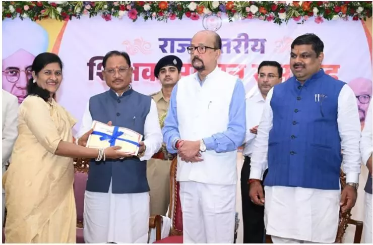 37970-03 Teachers Day 2026: AI के दौर में शिक्षक बनें विद्यार्थियों के मार्गदर्शक, राज्यपाल रमेन डेका ने कही बड़ी बात