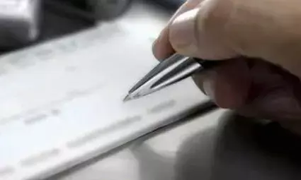 Cheque Theft Case Raipur: बैंक में जमा 4.40 लाख का अकाउंट पेयी चेक गायब, फर्जी हस्ताक्षर से SBI में कैश करा ली पूरी रकम