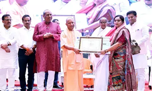 UP News : 81 शिक्षकों को मिला सम्मान, CM योगी ने गिनाई यूपी की बदली शिक्षा व्यवस्था