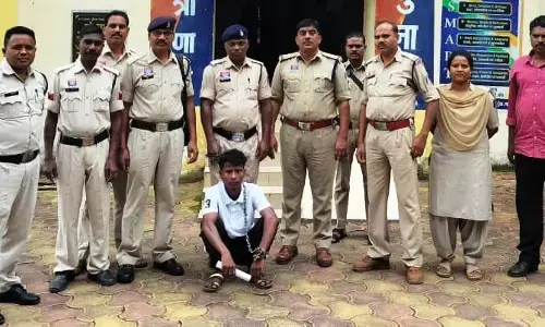 CG Crime : महिला की हत्या का 24 घंटे में खुलासा, बेटी से एकतरफा प्यार में आरोपी ने टंगिया से किया वार CG Crime : महिला की हत्या का 24 घंटे में खुलासा, बेटी से एकतरफा प्यार में आरोपी ने टंगिया से किया वार