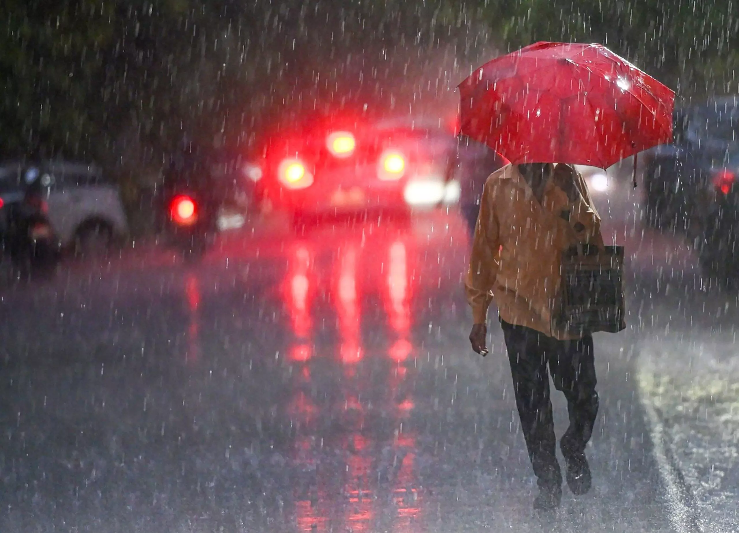 CG Weather: छत्तीसगढ़ में मानसून पड़ा सुस्त, रायपुर में आज छाए रहेंगे बादल; गरज-चमक के साथ बौछार पड़ने की संभावना CG Weather: छत्तीसगढ़ में मानसून पड़ा सुस्त, रायपुर में आज छाए रहेंगे बादल; गरज-चमक के साथ बौछार पड़ने की संभावना