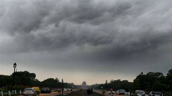 CG Weather : संडे आउटिंग का बना रहे हैं प्लान? छाता-रेनकोट रखें साथ, प्रदेश में बारिश का जोर पड़ा धीमा