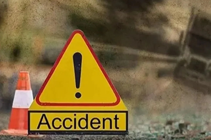 CG Accident : पेड़ से टकराकर बुरी तरह क्षतिग्रस्त हुई स्कॉर्पियो, हादसे में दो युवकों की मौत