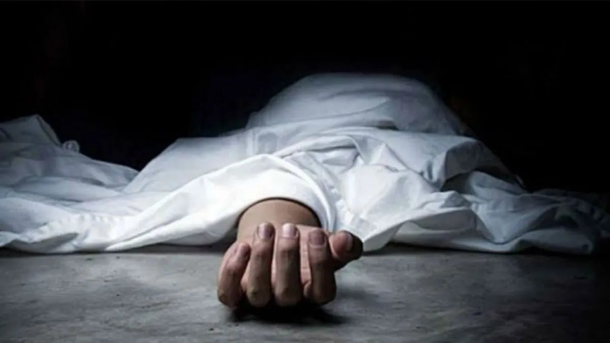 CG News : माता-पिता रातभर कमरे में रहे कैद, सुबह हॉल में मृत मिली युवती, पुलिस जांच में जुटी