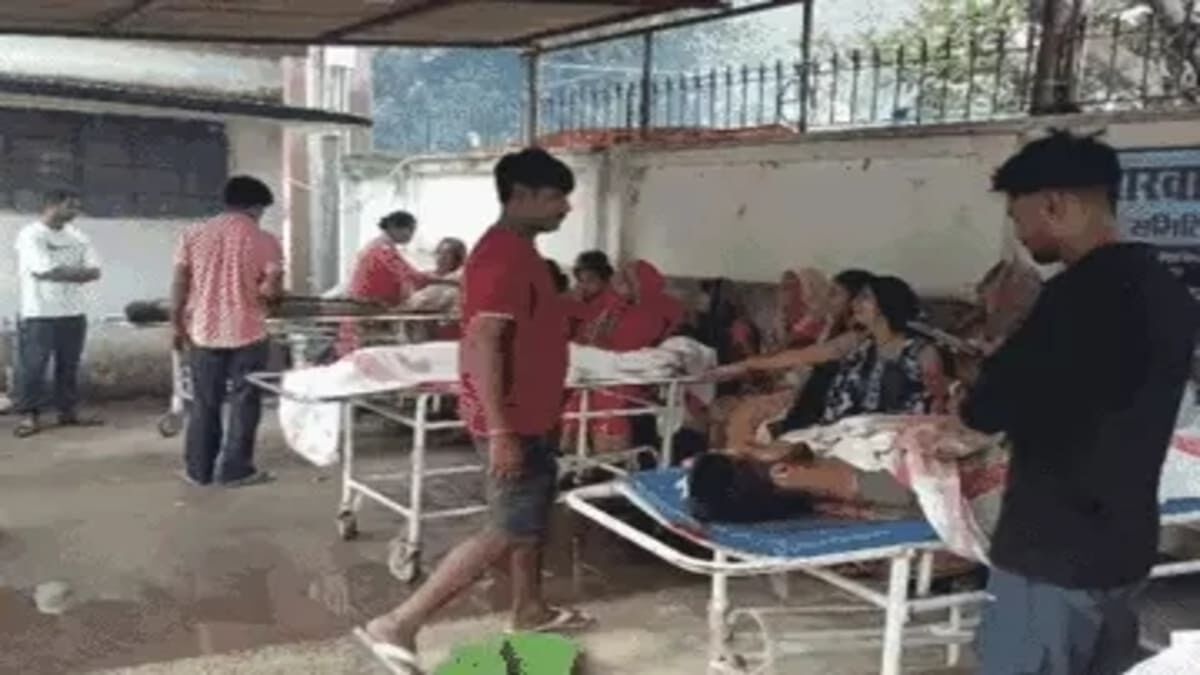 Bihar Accident : तेज रफ्तार बस की टक्कर से बाइक सवार तीन दोस्तों की मौत, चालक फरार
