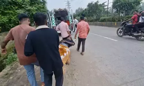 CG News : रेलवे ट्रैक पर बैठना पड़ा भारी, ट्रेन की चपेट में आने से युवक के दोनों पैर कटे