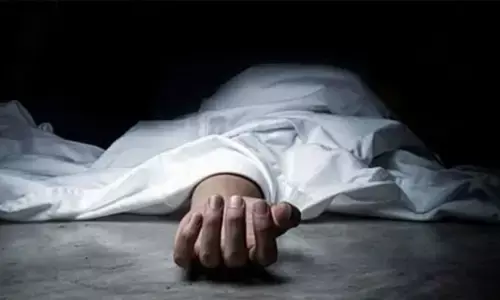 CG News : माता-पिता रातभर कमरे में रहे कैद, सुबह हॉल में मृत मिली युवती, पुलिस जांच में जुटी
