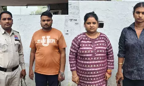 CG Crime : नाबालिगों को डराकर घर से जेवर-नकदी मंगवाने का आरोप, पति-पत्नी गिरफ्तार