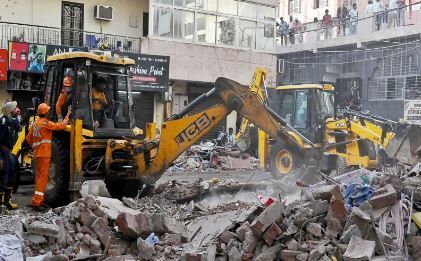 Delhi Building Collapse MCD Officers Suspends: सत्य निकेतन पीजी हादसा मामले में निगम के डिप्टी कमिश्नर समेत 5 अधिकारी सस्पेंड, देखें लिस्ट