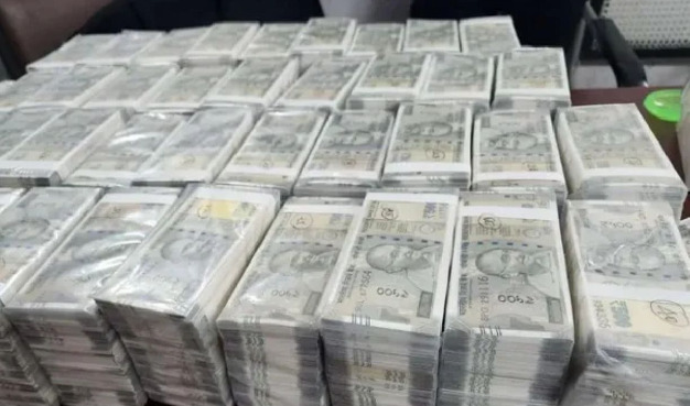 Currency Chest Fake Note Case : सहारनपुर में 17 करोड़ के जाली नोट मिलने से मचा हड़कंप, FIR के बाद 4 बैंक कर्मचारियों के फोन बंद