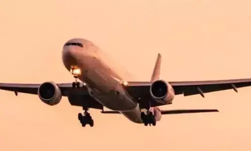 Air India Express Flight: 36,000 फीट की ऊंचाई पर उड़ रही थी कोच्चि अबू धाबी फ्लाइट, बीच रास्ते में एक इंजन बंद कर कोच्चि लौटा विमान, जानें क्या है मामला