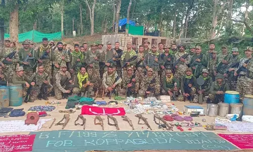 Bijapur Naxal Operation : पीडिया-कुप्पागुड़ा के जंगलों में CRPF की बड़ी कार्रवाई, 14 नक्सली डंप बरामद