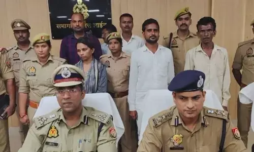 UP Crime : स्पा सेंटर से हनीट्रैप तक, दरोगा को ब्लैकमेल करने वाले गैंग का खुलासा; महिला समेत 3 गिरफ्तार
