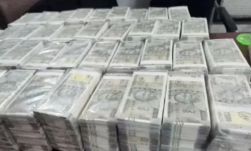 Currency Chest Fake Note Case : सहारनपुर में 17 करोड़ के जाली नोट मिलने से मचा हड़कंप, FIR के बाद 4 बैंक कर्मचारियों के फोन बंद Currency Chest Fake Note Case : सहारनपुर में 17 करोड़ के जाली नोट मिलने से मचा हड़कंप, FIR के बाद 4 बैंक कर्मचारियों के फोन बंद