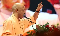 Yogi Government Action : राजस्व मामलों में लापरवाही पर बड़ा एक्शन, 5 तहसीलदार निलंबित; 13 अधिकारियों को नोटिस