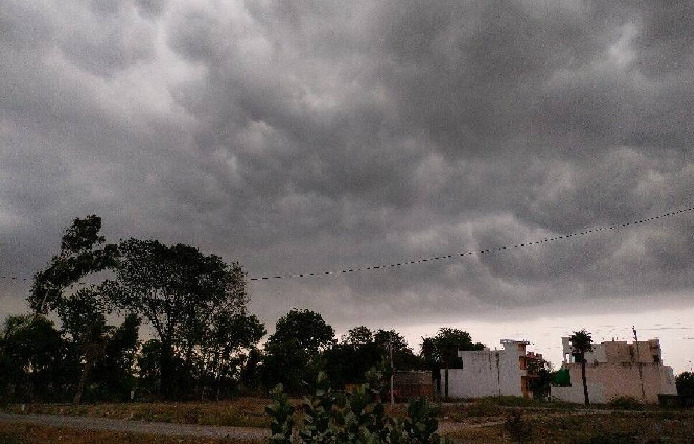 CG Weather : छत्तीसगढ़ में थमी बारिश, उमस से बढ़ी बेचैनी, बुधवार से फिर बदलेगा मौसम का मिजाज