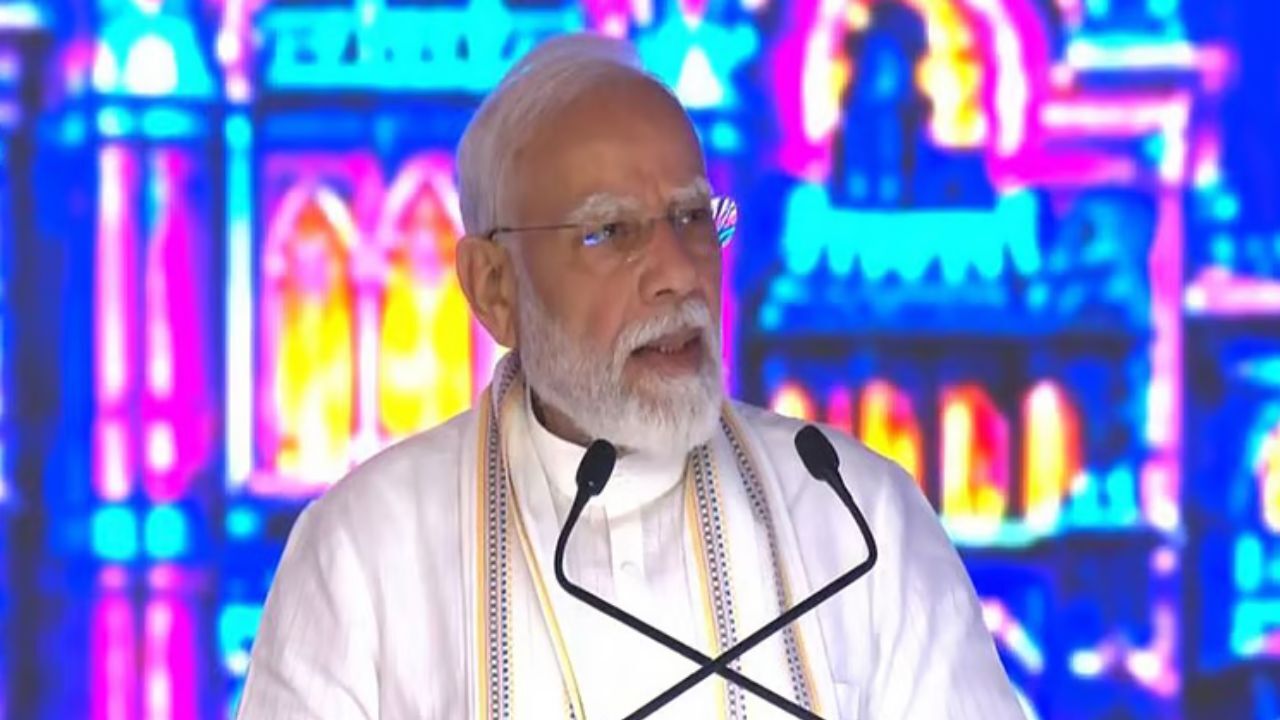 PM Modi Vadodara Visit : वडोदरा को 35 हजार करोड़ की सौगात, PM मोदी बोले- विकास की रफ्तार को मिलेगी नई ताकत