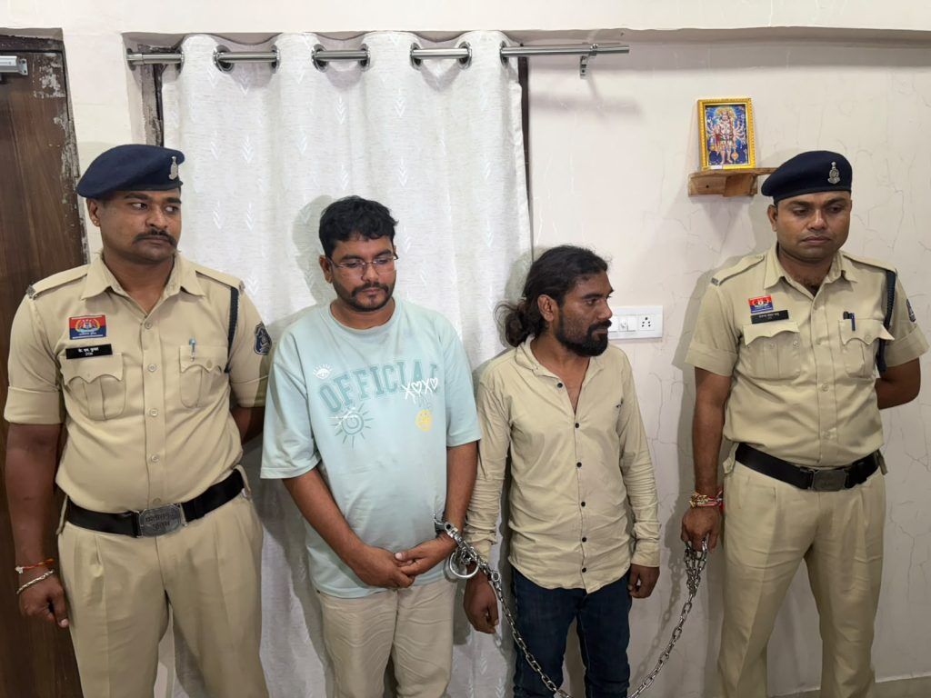 Raipur City Crime : ज्वेलरी शॉप में चोरी करने वाले नाबालिग समेत तीन गिरफ्तार, साढ़े 4 लाख का माल बरामद