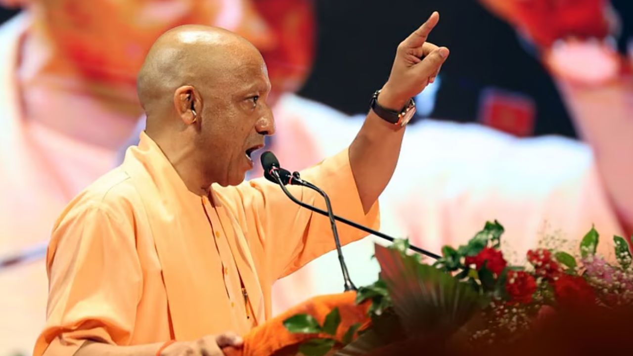 Yogi Government Action : राजस्व मामलों में लापरवाही पर बड़ा एक्शन, 5 तहसीलदार निलंबित; 13 अधिकारियों को नोटिस