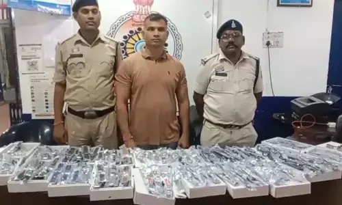 CG News : ब्रांडेड घड़ियों की आड़ में नकली माल का कारोबार! दुकान पर छापा, 280 फर्जी वॉच जब्त