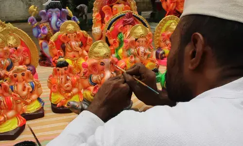Raipur City News : रायपुर जेल में बंदियों ने गढ़ी ‘हरित’ गणेश प्रतिमाएं, मिट्टी में छिपे हैं तुलसी और पौधों के बीज