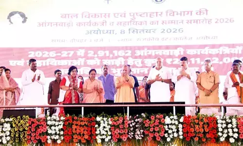 UP Anganwadi Honorarium Hike: सीएम योगी का बड़ा ऐलान, आंगनबाड़ी कार्यकर्ताओं का मानदेय बढ़कर हुआ 12 हजार; 5 लाख का स्वास्थ्य बीमा भी मिलेगा