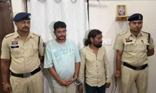 Raipur City Crime : ज्वेलरी शॉप में चोरी करने वाले नाबालिग समेत तीन गिरफ्तार, साढ़े 4 लाख का माल बरामद