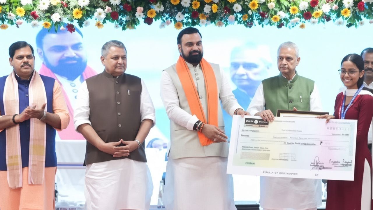 Bihar Board Toppers 2026: CM सम्राट चौधरी ने 168 मेधावी छात्रों को किया सम्मानित, लाखों की पुरस्कार राशि से बढ़ाया हौसला