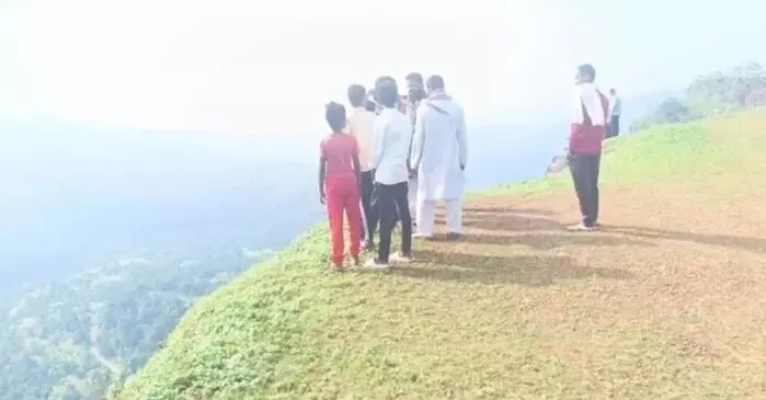 38408-patalkot रील का जुनून बना जानलेवा, पातालकोट में बाइक समेत खाई में गिरा युवक, मौत