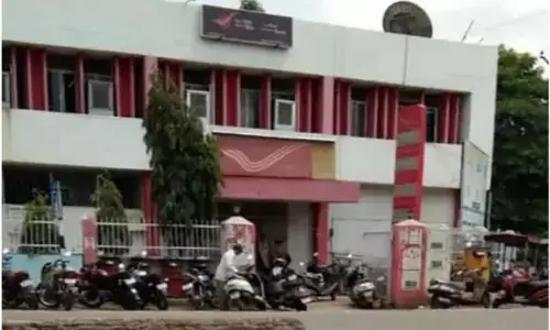 Ambikapur Post Office FD Scam: पोस्ट आफिस के 15 खातों से 35 लाख गायब, 3 कर्मचारी सस्पेंड; जांच में खुला बड़ा खेल Ambikapur Post Office FD Scam: पोस्ट आफिस के 15 खातों से 35 लाख गायब, 3 कर्मचारी सस्पेंड; जांच में खुला बड़ा खेल