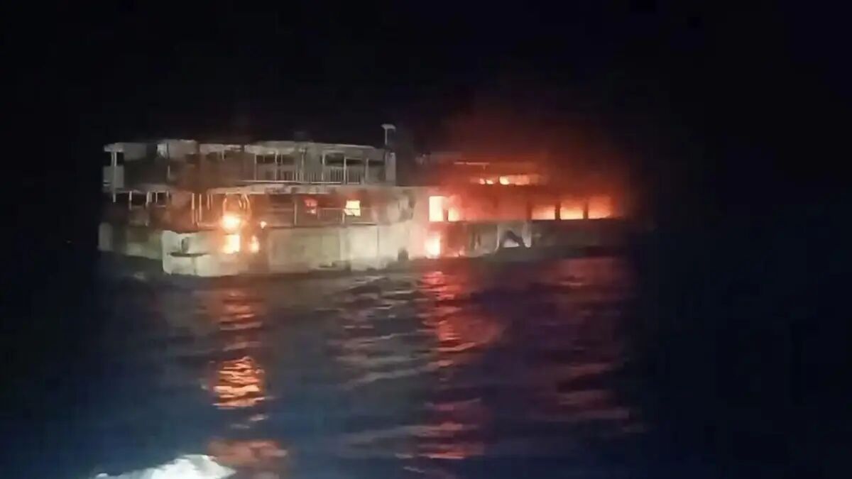 Philippines Ferry Fire : समुद्र के बीच फेरी में लगी आग, 5 लोगों की मौत; 87 यात्री अब भी लापता, रेस्क्यू जारी