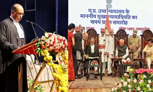न्यायमूर्ति कोगजे बने MP हाईकोर्ट के नए चीफ जस्टिस, राज्यपाल मंगुभाई पटेल ने दिलाई शपथ; CM मोहन यादव समेत कई गणमान्य रहे मौजूद