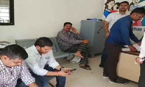 MP News : केन-बेतवा मुआवजे में रिश्वत का आरोप, 47 हजार लेते पटवारी गिरफ्तार MP News : केन-बेतवा मुआवजे में रिश्वत का आरोप, 47 हजार लेते पटवारी गिरफ्तार