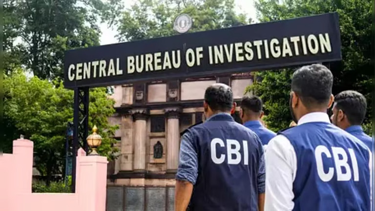 UP News : DRM ऑफिस में रिश्वतखोरी का खुलासा, APO समेत दो अधिकारी CBI के शिकंजे में