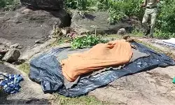 MP Crime : प्रेमिका के बुलावे पर जंगल पहुंचा युवक, पत्थरों से कुचलकर की हत्या, चट्टानों के नीचे मिला शव