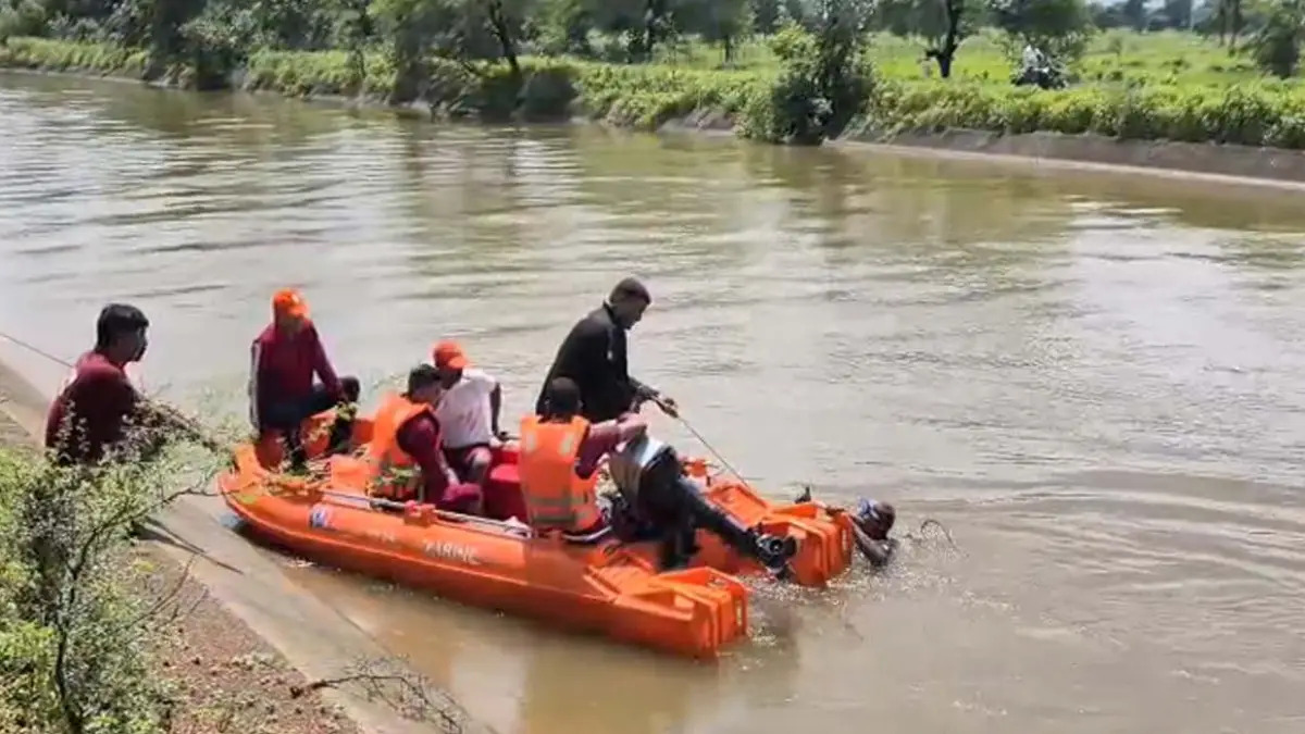 CG News : तेज बहाव में बहे कबड्डी के दो खिलाड़ी, एक को ग्रामीणों ने बचाया, दूसरे की तलाश जारी