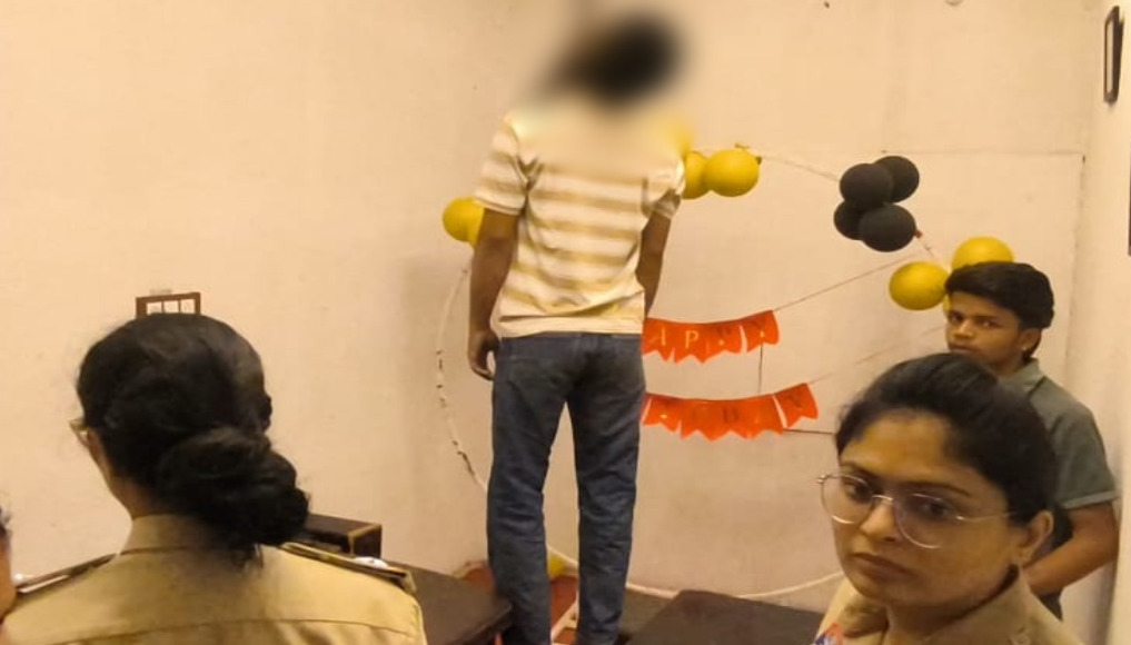 CG News : कैफे खुलते ही दिखा खौफनाक मंजर, कर्मचारी की फांसी पर लटकी मिली लाश