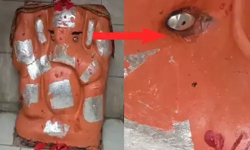 Ujjain Ganesha idol shedding tears Viral video: अब उज्जैन के 800 साल पुराने प्राचीन गणेश प्रतिमा से बहने लगे आंसू, वीडियो वायरल होने के बाद उमड़े भक्त