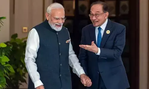 मोदी-अनवर इब्राहिम की द्विपक्षीय बैठक, मलयेशिया ने भारत से हथियार खरीदने में दिखाई रुचि मोदी-अनवर इब्राहिम की द्विपक्षीय बैठक, मलयेशिया ने भारत से हथियार खरीदने में दिखाई रुचि