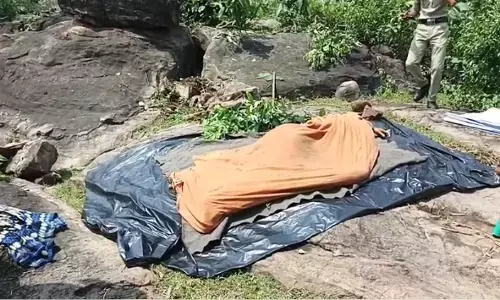 MP Crime : प्रेमिका के बुलावे पर जंगल पहुंचा युवक, पत्थरों से कुचलकर की हत्या, चट्टानों के नीचे मिला शव